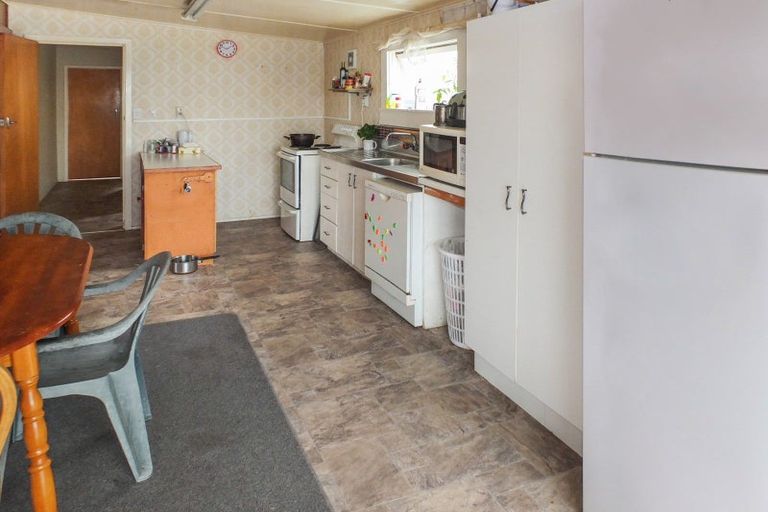 Photo of property in 9 Hennessy Street West, Foxton Beach, Foxton, 4815