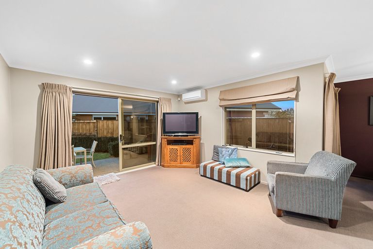 Photo of property in 19 Coleraine Drive, Rototuna, Hamilton, 3210