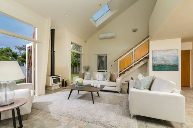 Photo of property in 10a Shiloh Way, Greenhithe, Auckland, 0632