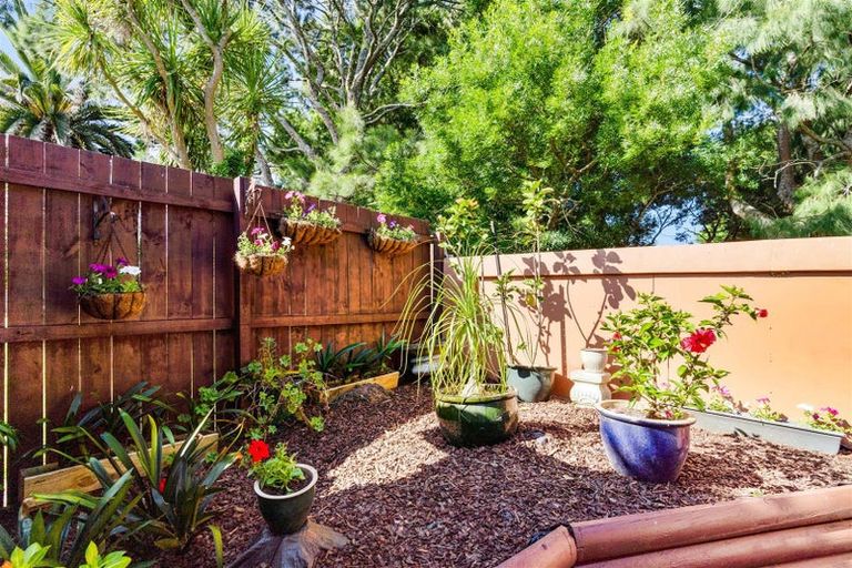 Photo of property in 36 Cascades Road, Pakuranga Heights, Auckland, 2010