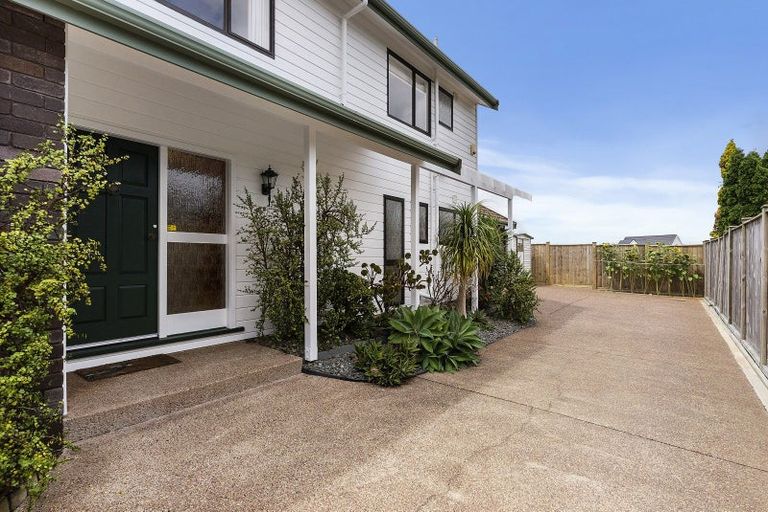 Photo of property in 77a Mirrabooka Avenue, Botany Downs, Auckland, 2010