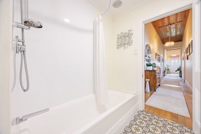 Photo of property in 16 Tamumu Road, Waipawa, 4210