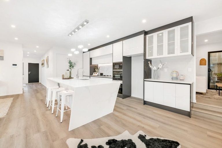 Photo of property in 48 Elevation Street, Flat Bush, Auckland, 2019