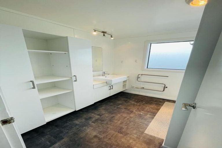 Photo of property in 17 Montego Place, Weymouth, Auckland, 2103