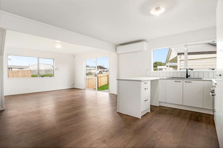 Photo of property in 1/24 Solveig Place, Randwick Park, Auckland, 2105