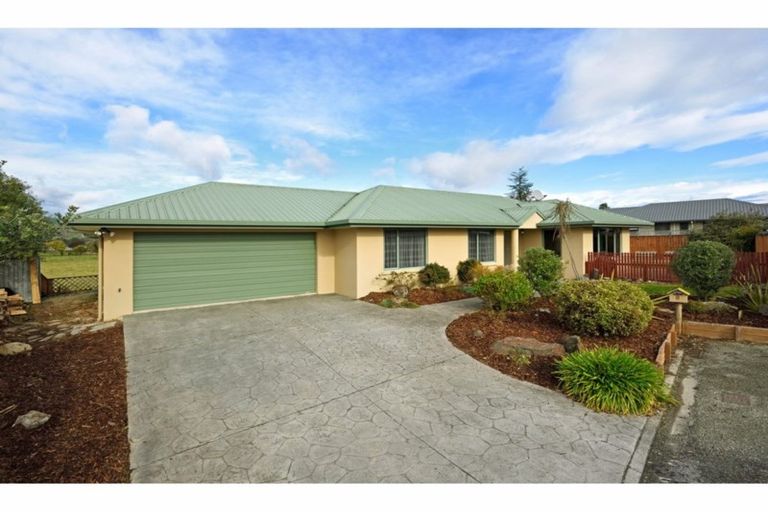 Photo of property in 8 Longfields Road, Brightwater, 7022