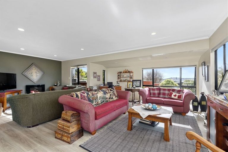 Photo of property in 2/9 Cashmere Place, Glenfield, Auckland, 0629