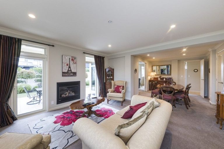 Photo of property in 7 Fairway Grove, Hokowhitu, Palmerston North, 4410