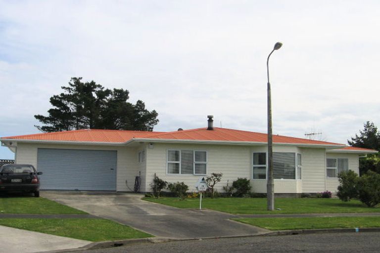Photo of property in 16 Poutama Place, Tawhero, Whanganui, 4501