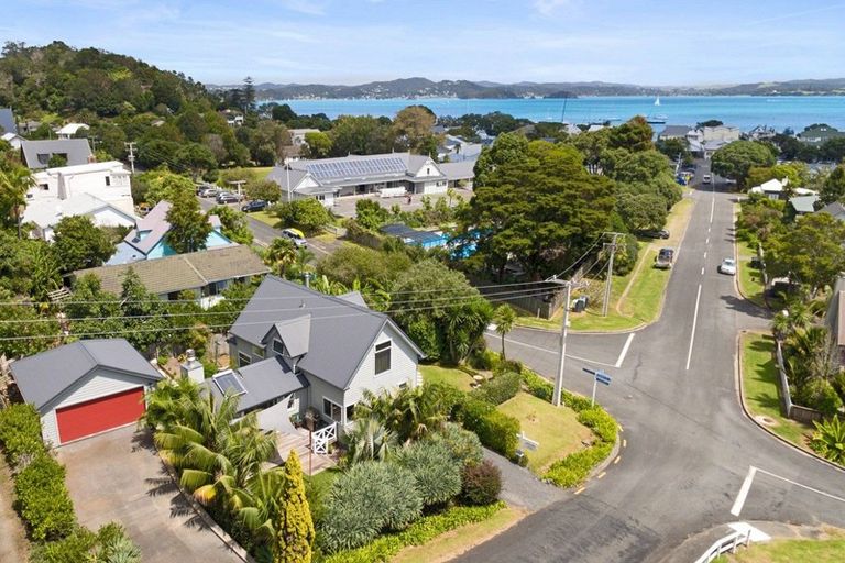 Photo of property in 11 Chapel Street, Russell, 0202