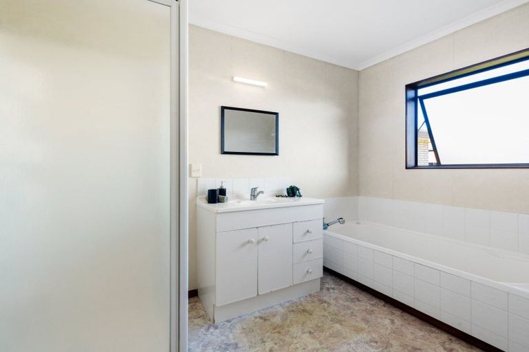 Photo of property in 26 Farnborough Drive, Nawton, Hamilton, 3200