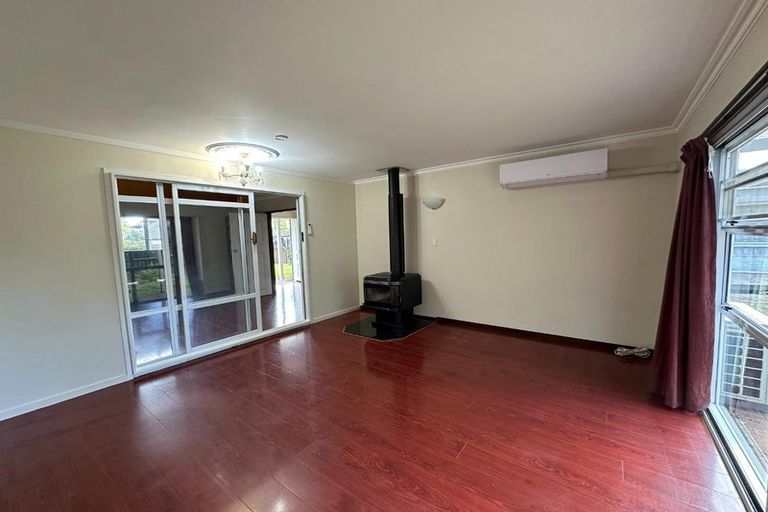 Photo of property in 11 Ravenstone Place, Chatswood, Auckland, 0626