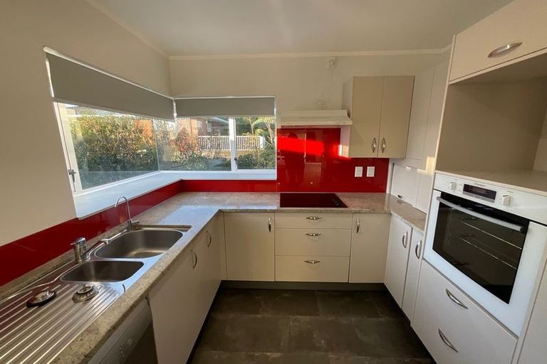 Photo of property in 8b Whiteley Street, Moturoa, New Plymouth, 4310