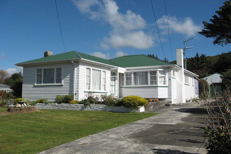 Photo of property in 46 Bledisloe Crescent, Wainuiomata, Lower Hutt, 5014