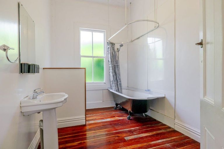 Photo of property in 5 Hereford Street, West End, Palmerston North, 4410