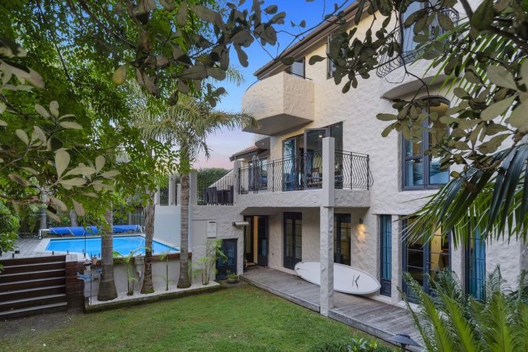 Photo of property in 1/60 Milford Road, Milford, Auckland, 0620