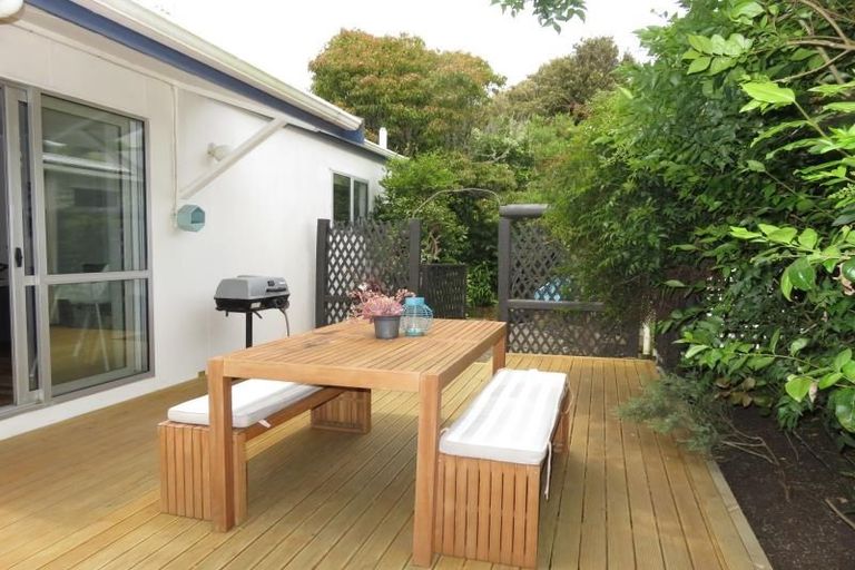 Photo of property in 2 Trilids Lane, Churton Park, Wellington, 6037