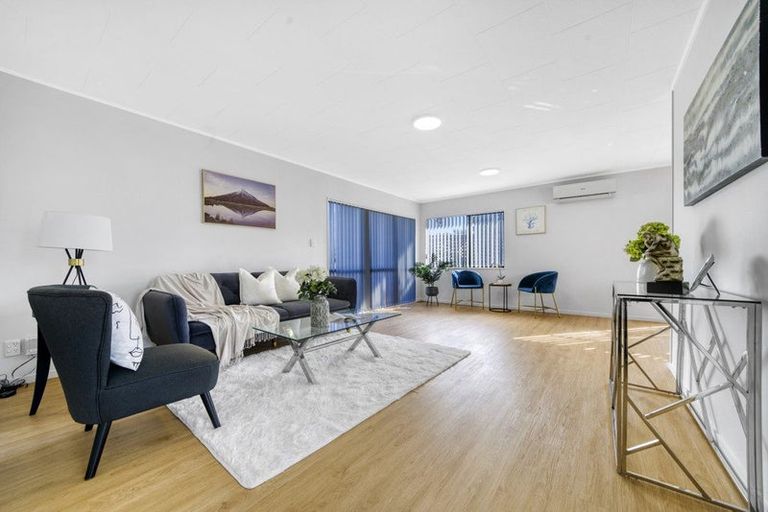 Photo of property in 1/19 Bernina Place, Weymouth, Auckland, 2103