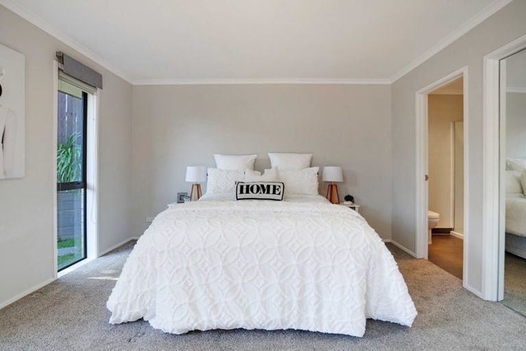 Photo of property in 27 Nimstedt Avenue, Oteha, Auckland, 0632