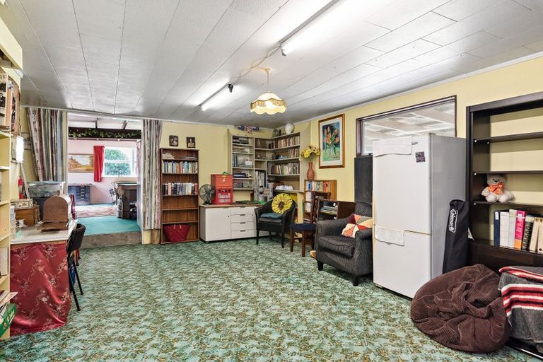 Photo of property in 96 Amohia Street, Paraparaumu, 5032