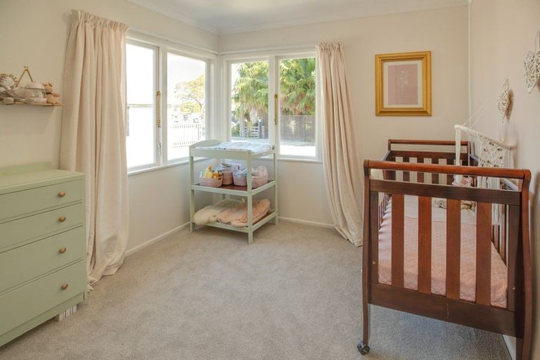 Photo of property in 9 Albert Street, Clive, 4102