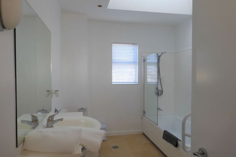 Photo of property in De Vere Apartments, 2/23 Tennyson Street, Te Aro, Wellington, 6011