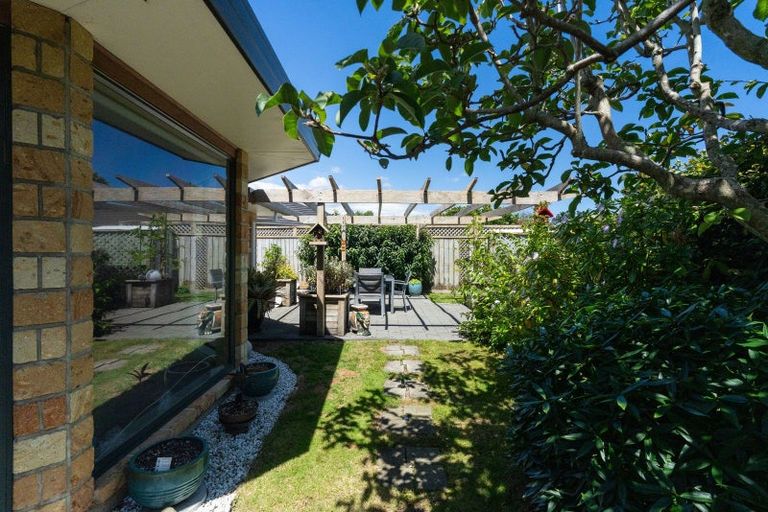 Photo of property in 36 Cranbrook Grove, Waikanae, 5036