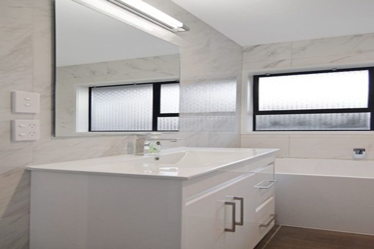 Photo of property in 1/12 Shepherds Road, Papakura, 2110