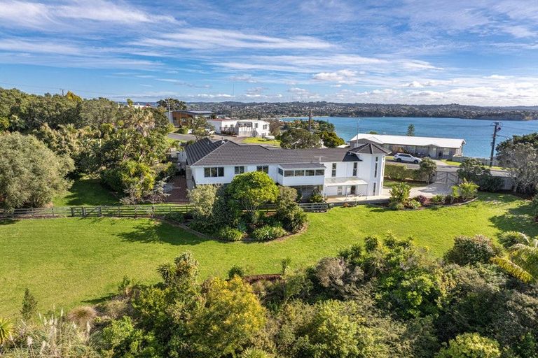 Photo of property in 1/4 Roberts Road, Matakatia, Whangaparaoa, 0930