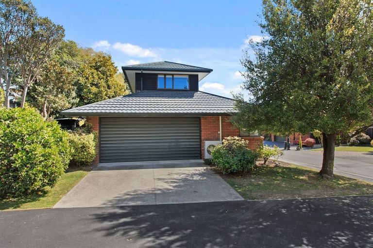 Photo of property in 10 Castle Way, Beckenham, Christchurch, 8023