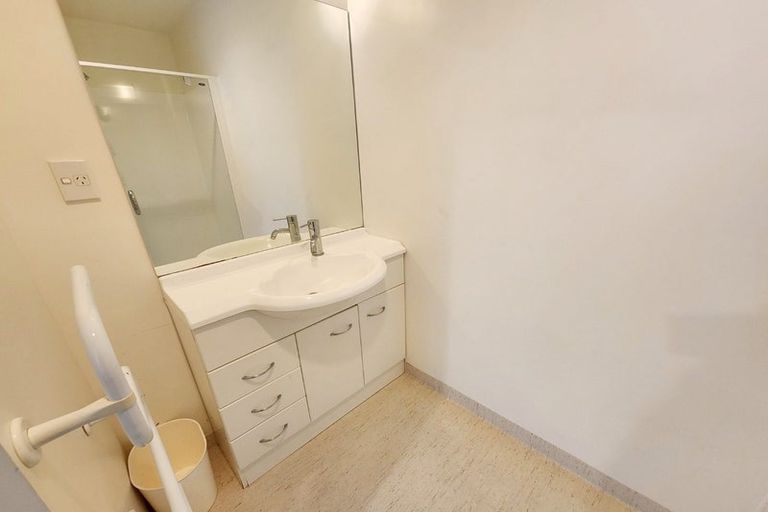 Photo of property in Terrace Heights Apartments, 2/163p The Terrace, Wellington Central, Wellington, 6011