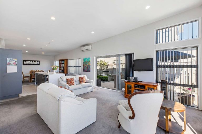 Photo of property in 5 Willowgrange Place, Pukekohe, 2120