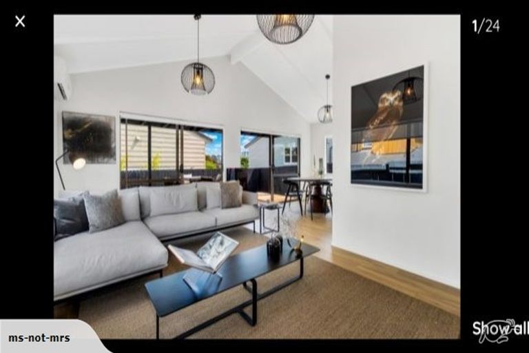 Photo of property in 2/17 Oliver Street, Point Chevalier, Auckland, 1022