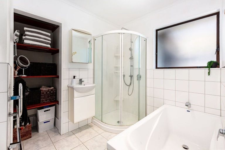 Photo of property in 72 Elizabeth Street, Waikanae, 5036