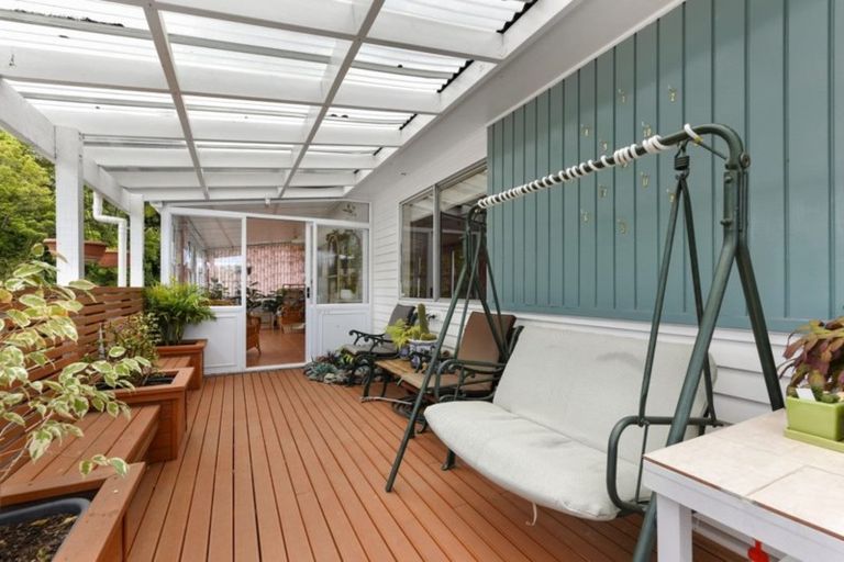 Photo of property in 18 Vista Crescent, Maoribank, Upper Hutt, 5018