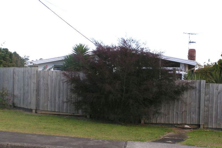 Photo of property in 1/9 Morton Avenue, Forrest Hill, Auckland, 0620
