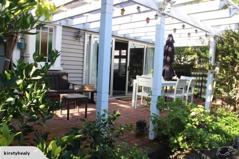 Photo of property in 27 Ava Street, Petone, Lower Hutt, 5012