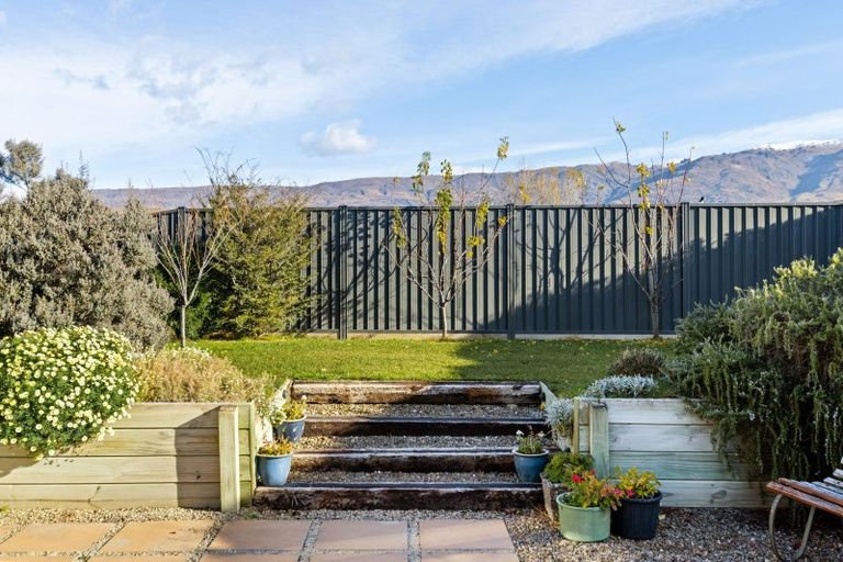 Photo of property in 5 Ethereal Crescent, Mount Pisa, Cromwell, 9383