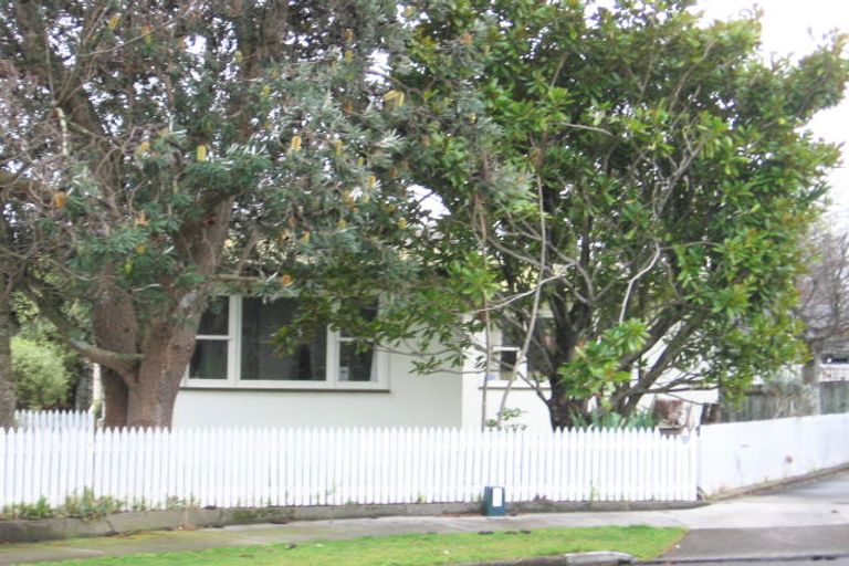 Photo of property in 8 Alton Place, Hokowhitu, Palmerston North, 4410