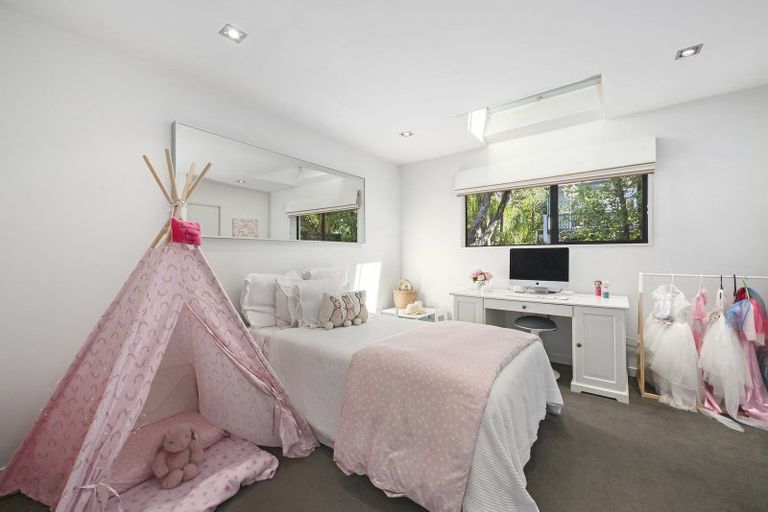 Photo of property in 1/8 The Esplanade, Campbells Bay, Auckland, 0630