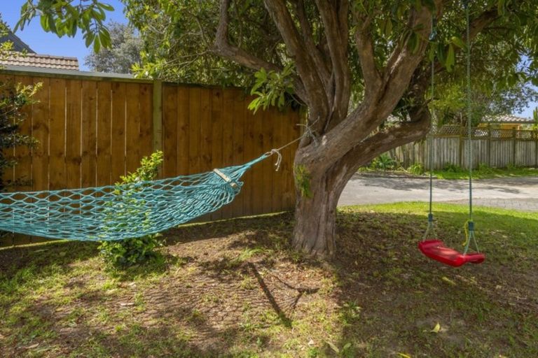 Photo of property in 19 Links View Drive, Omokoroa, 3114