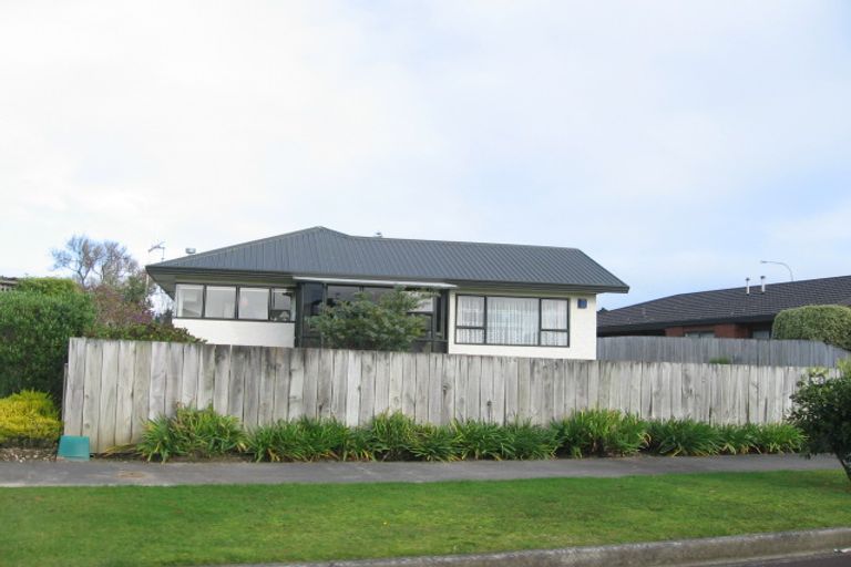 Photo of property in 32 Greenwood Place, Fitzherbert, Palmerston North, 4410