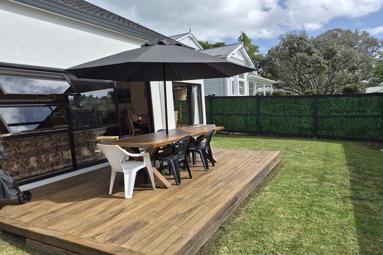 Photo of property in 1/14 Beresford Street, Bayswater, Auckland, 0622