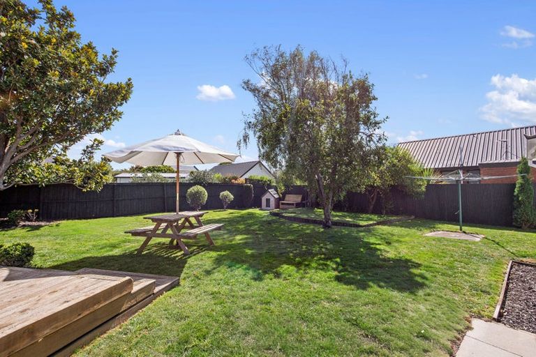 Photo of property in 6a Hurst Place, Parklands, Christchurch, 8083