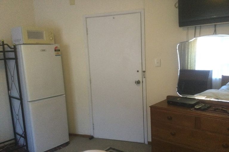 Photo of property in 2 Geoffrey Road, Torbay, Auckland, 0630