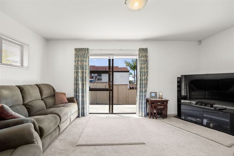 Photo of property in 10 Tatyana Place, Massey, Auckland, 0614