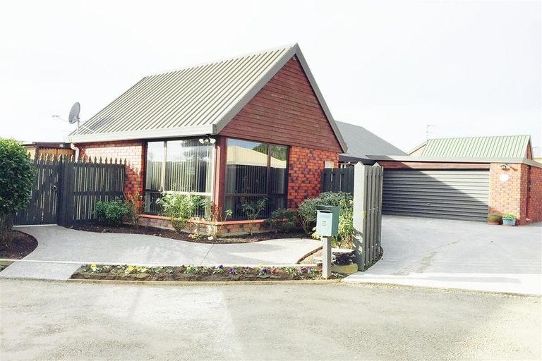 Photo of property in 3 Elsom Lane, Avonhead, Christchurch, 8042