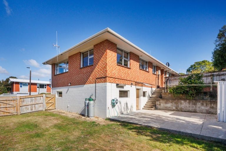 Photo of property in 1b Ruamahanga Crescent, Terrace End, Palmerston North, 4410