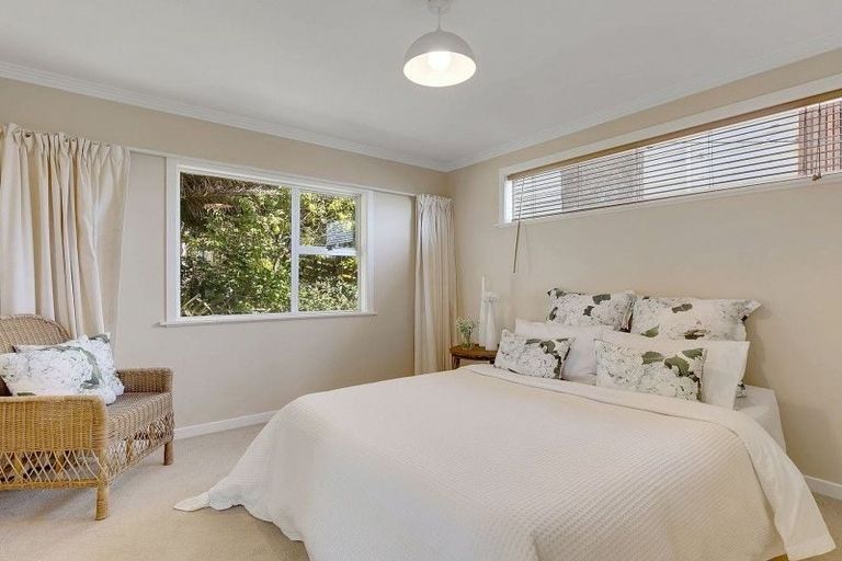 Photo of property in 2 Karoro Place, Paremata, Porirua, 5024