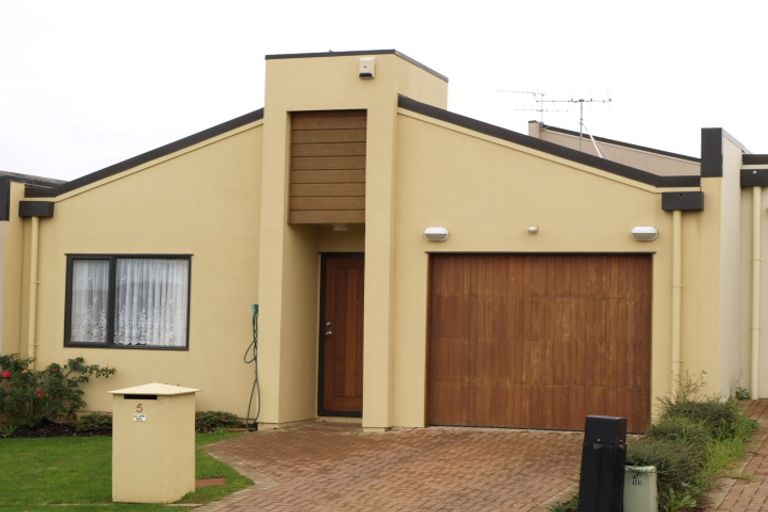 Photo of property in 5 Bunker Rise, Golflands, Auckland, 2013